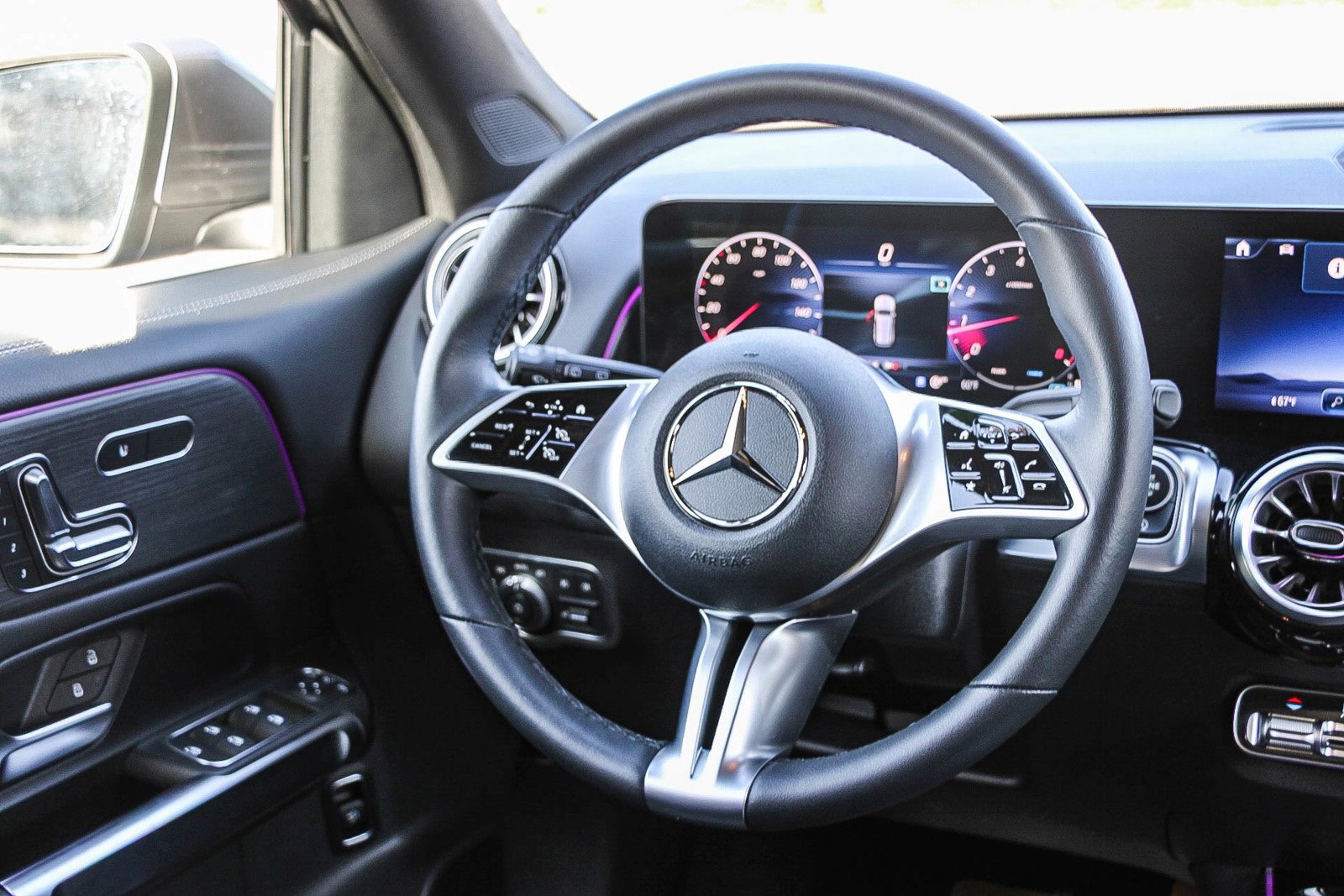 Certified 2025 Mercedes-Benz GLB 250 4MATIC image 16