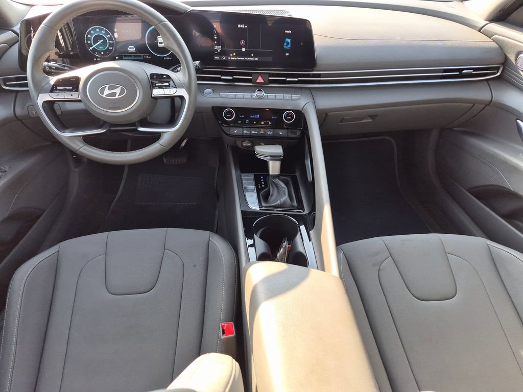 Used 2024 Hyundai Elantra SEL w/ Convenience Package FWD image 16