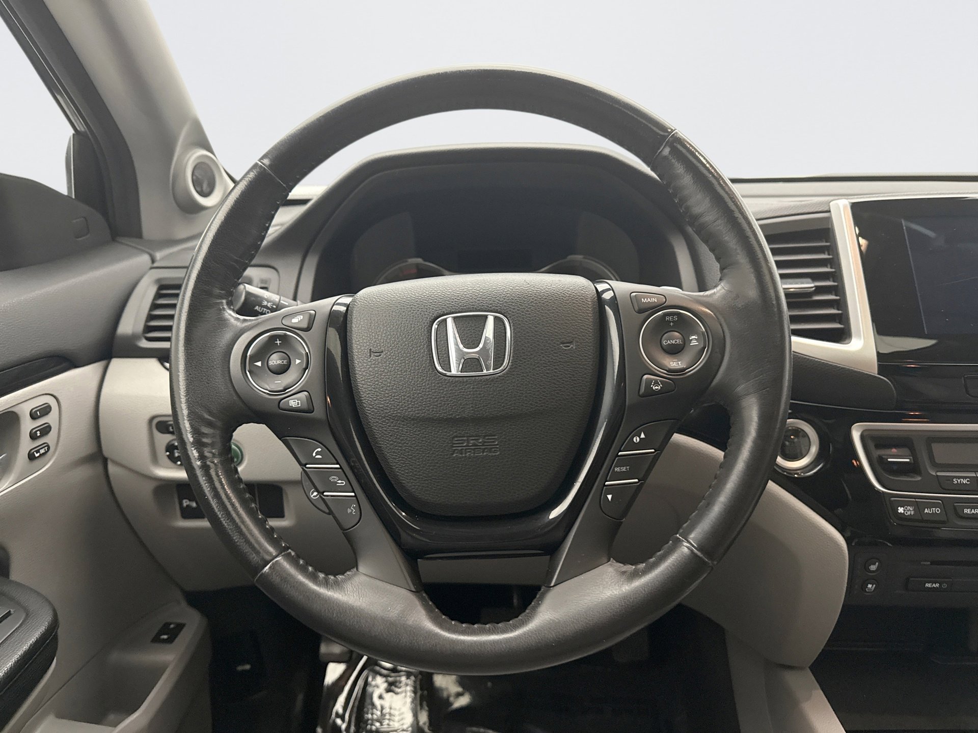 Used 2017 Honda Pilot Elite image 12