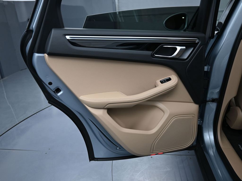 Certified 2023 Porsche Macan Turbo AWD/4WD image 22