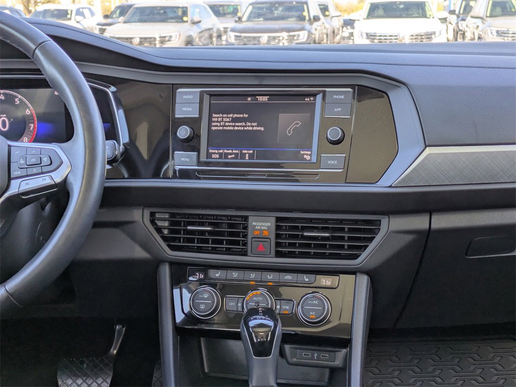 Used 2023 Volkswagen Jetta SE image 19