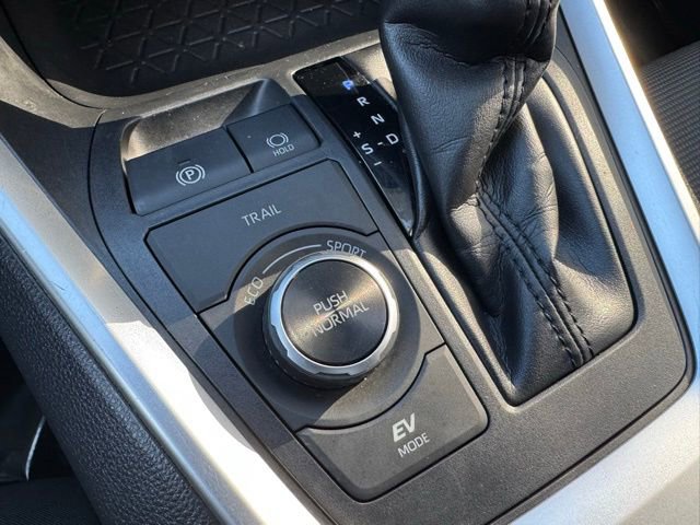 Certified 2019 Toyota RAV4 LE image 16