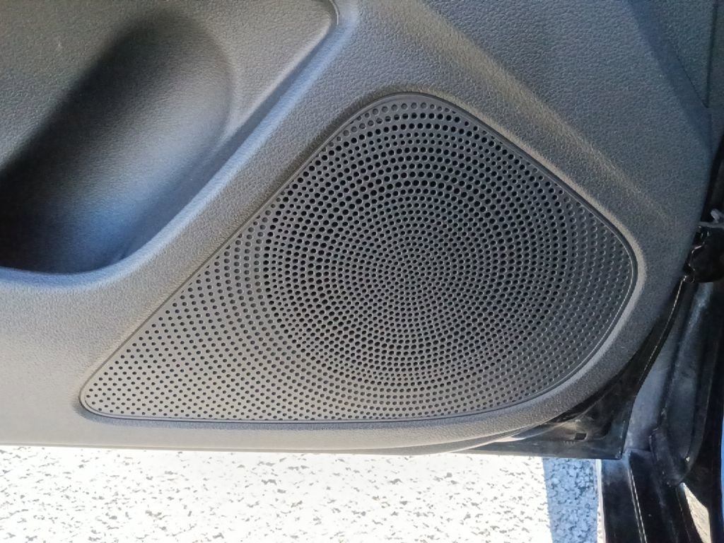 Used 2025 Genesis G70 2.5T image 13