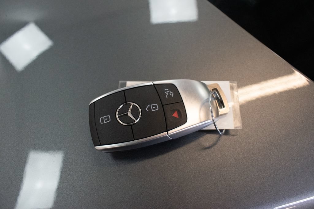 Used 2025 Mercedes-Benz GLE 350 4MATIC image 28