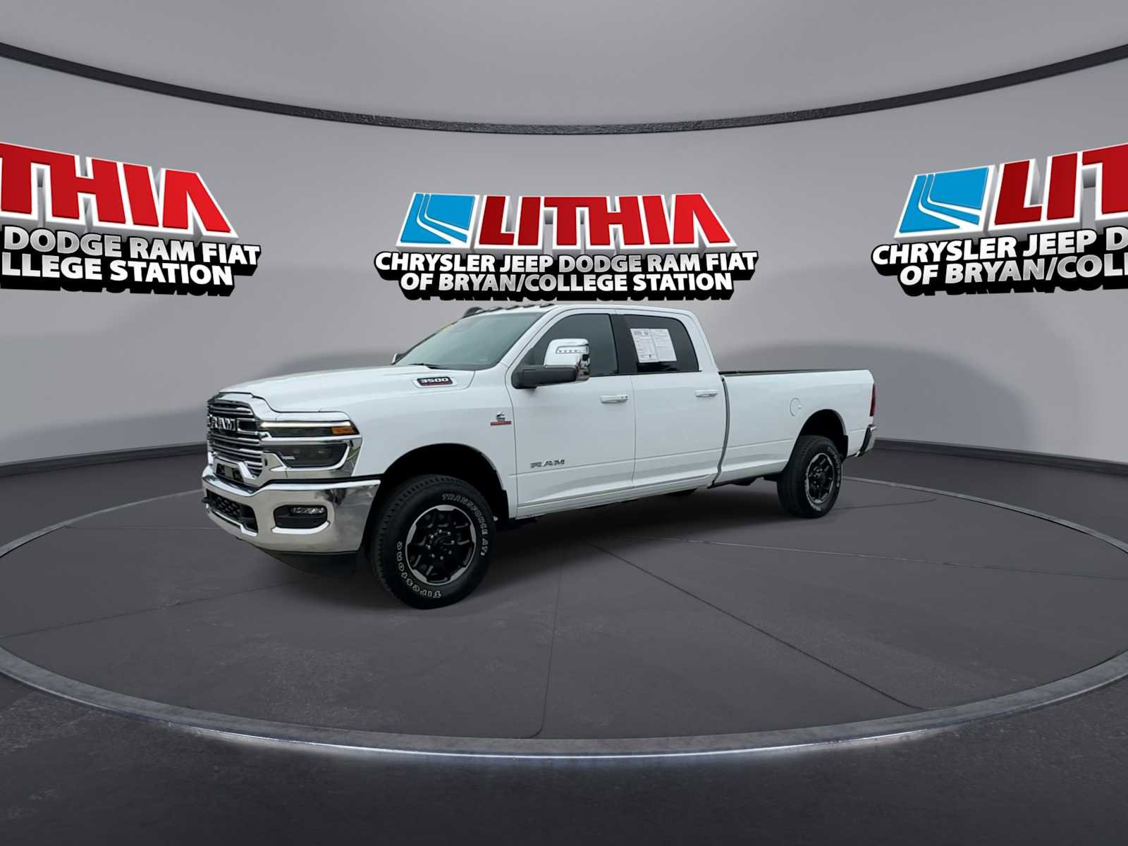 Used 2025 RAM 3500 Laramie AWD/4WD image 4