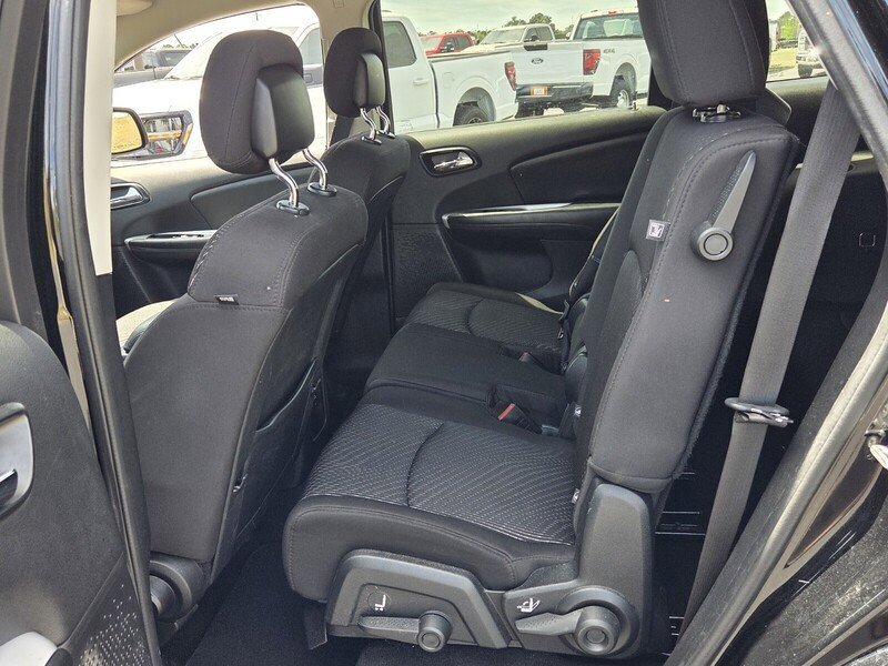Used 2014 Dodge Journey SXT w/ Flexible Seating Group FWD image 6