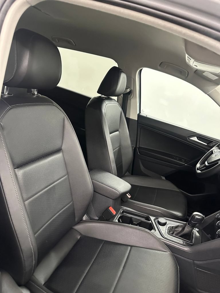 Used 2020 Volkswagen Tiguan SE w/ 3rd Row Seat Package AWD/4WD image 38