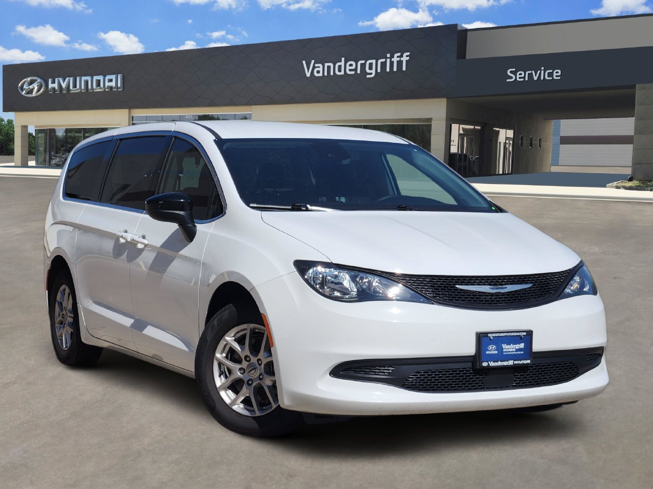 Used 2024 Chrysler Voyager LX FWD image 1