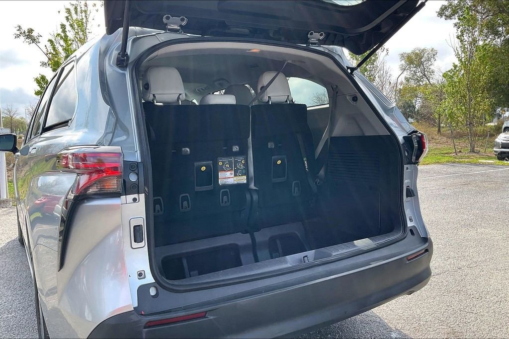 Used 2021 Toyota Sienna LE w/ LE Plus Package AWD/4WD image 19
