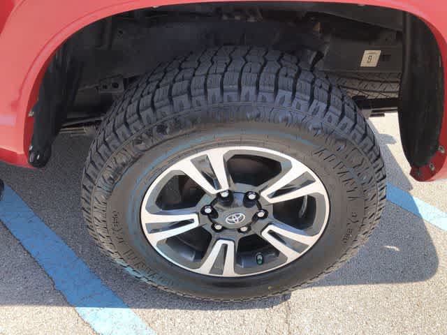 Used 2016 Toyota Tacoma TRD Sport w/ Exterior Package AWD/4WD image 22