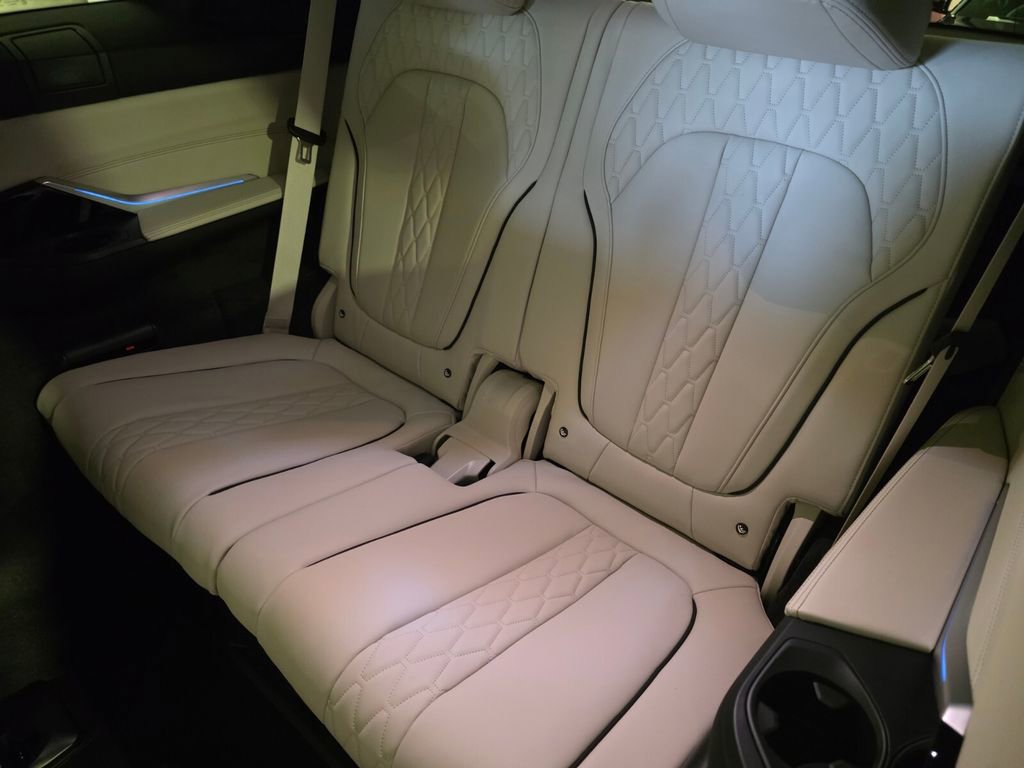New 2026 BMW ALPINA XB7 AWD/4WD image 13