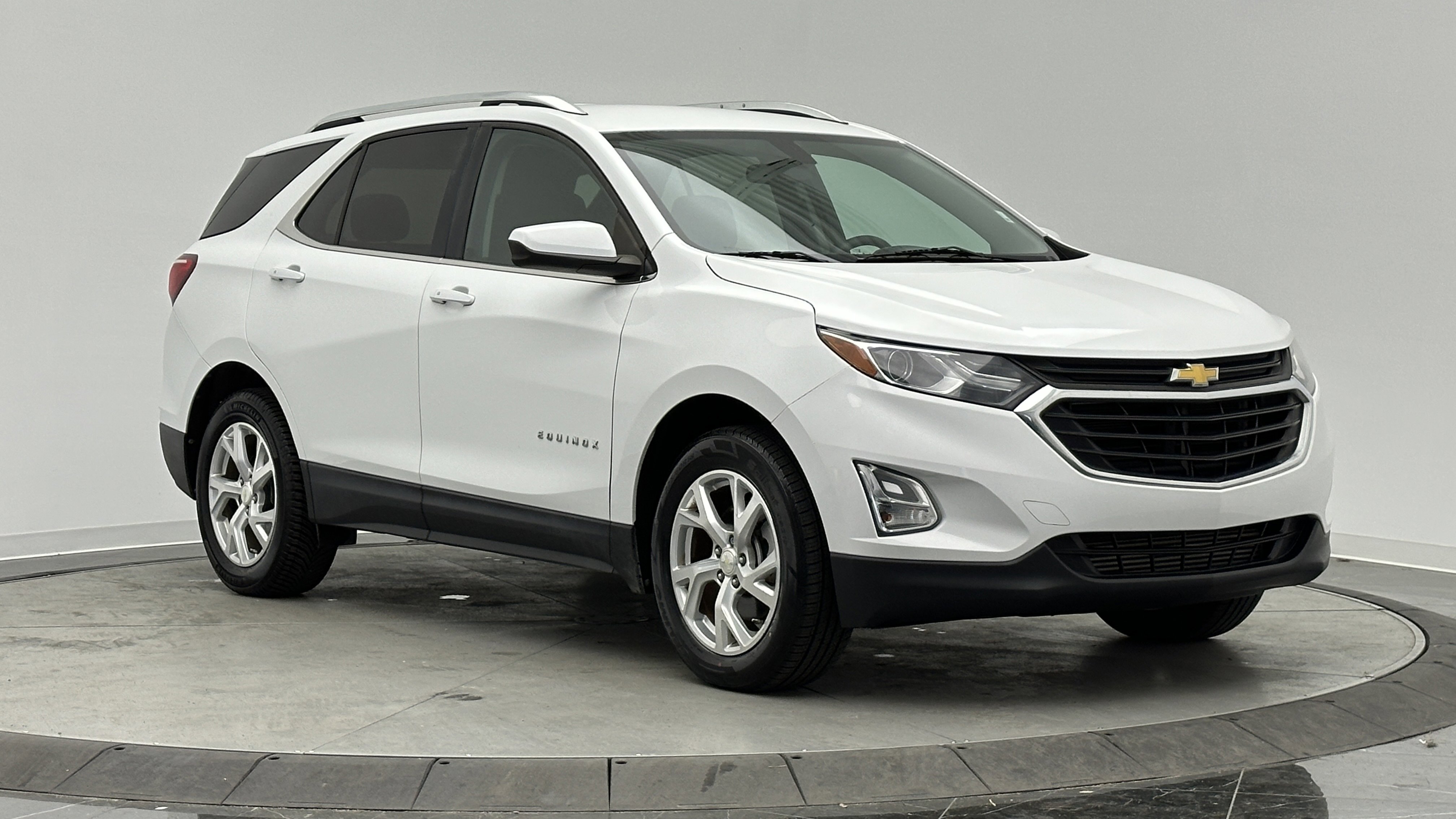 Used 2019 Chevrolet Equinox LT image 2