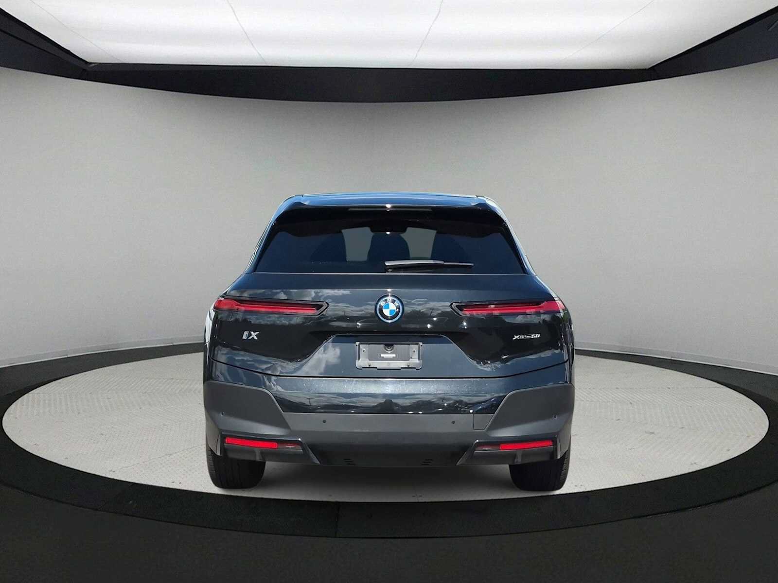 Used 2024 BMW iX xDrive50 AWD/4WD image 7