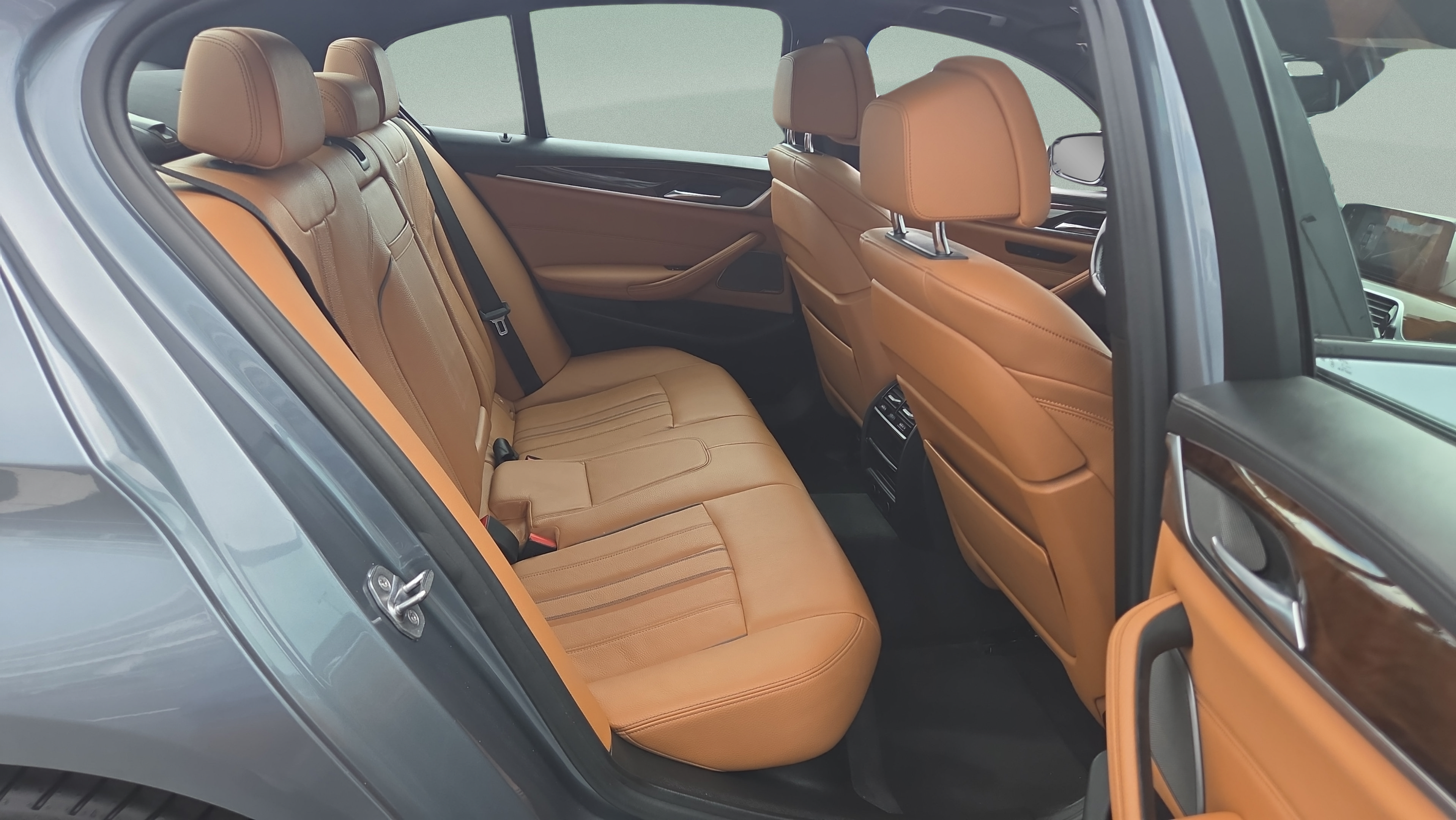 Used 2018 BMW 540i w/ M Sport Package RWD image 15