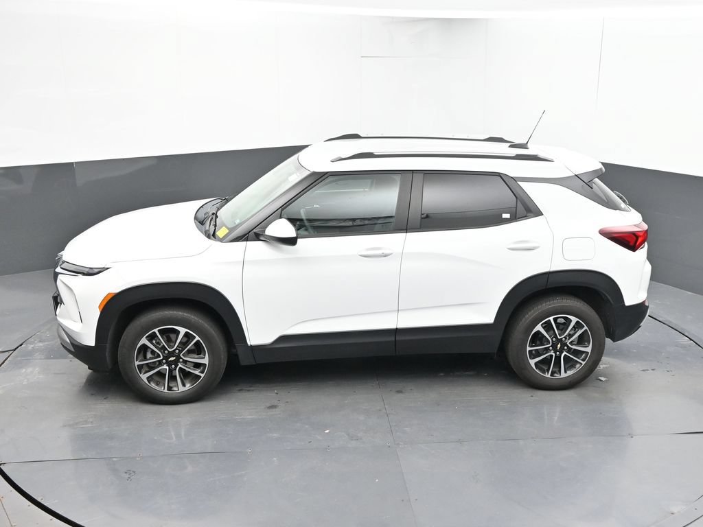 Used 2025 Chevrolet TrailBlazer LT AWD/4WD image 32