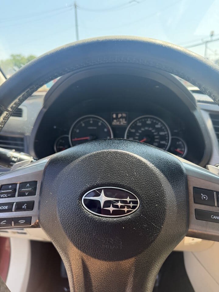 Used 2014 Subaru Outback 2.5i Premium AWD/4WD image 3
