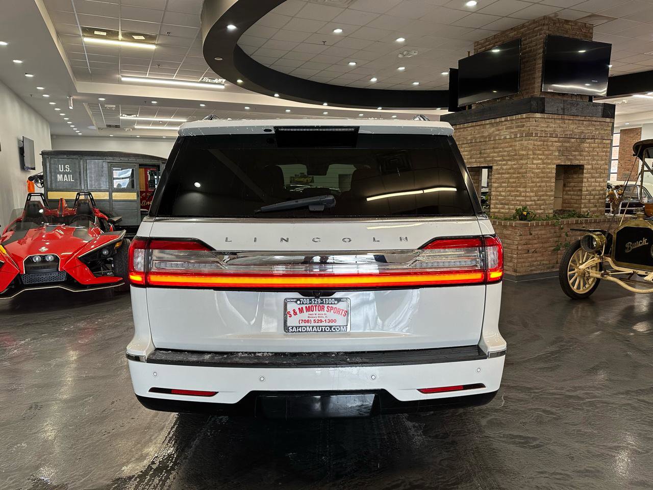 Used 2021 Lincoln Navigator L Reserve w/ Luxury Package AWD/4WD image 6