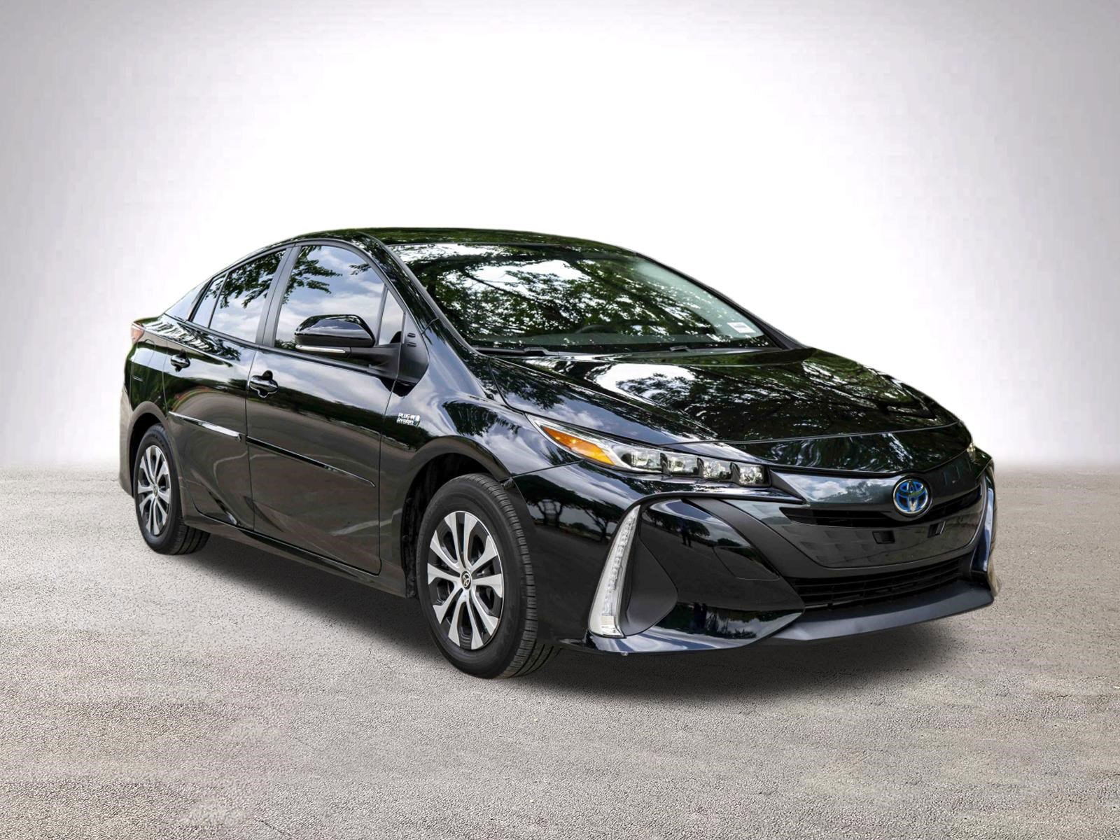 Used 2022 Toyota Prius Prime XLE image 2