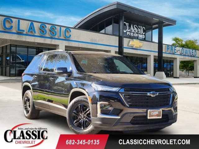Used 2023 Chevrolet Traverse LT image 1
