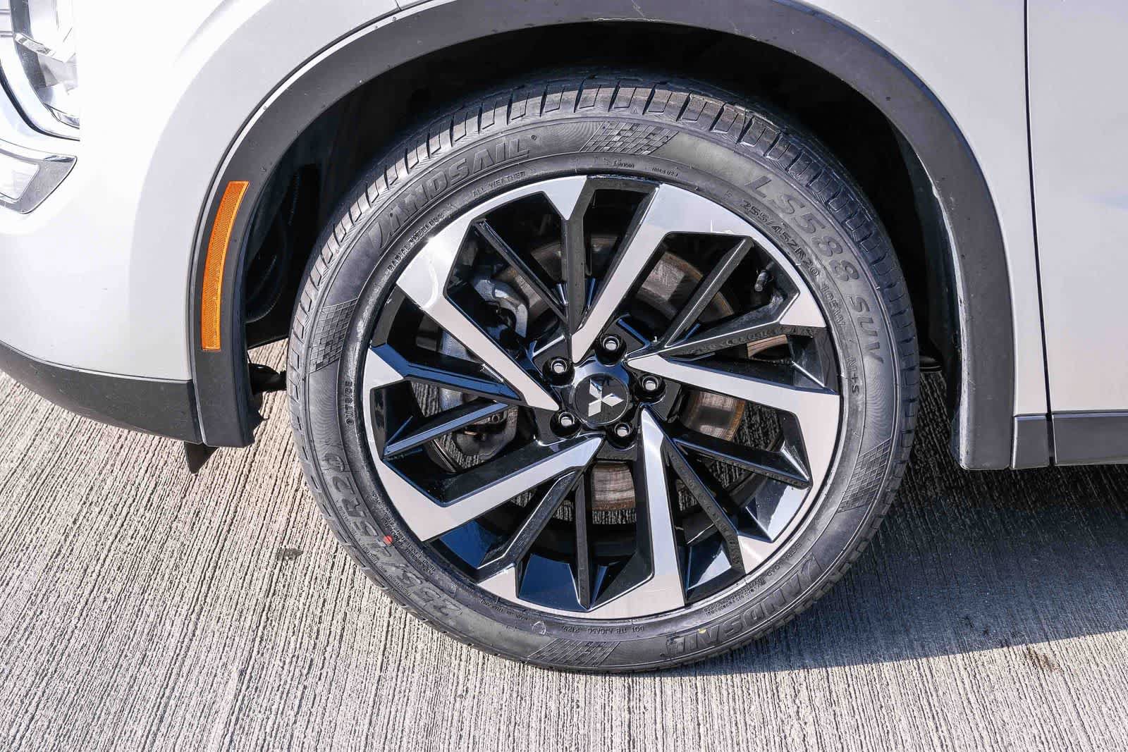 Used 2024 Mitsubishi Outlander SE AWD/4WD image 10