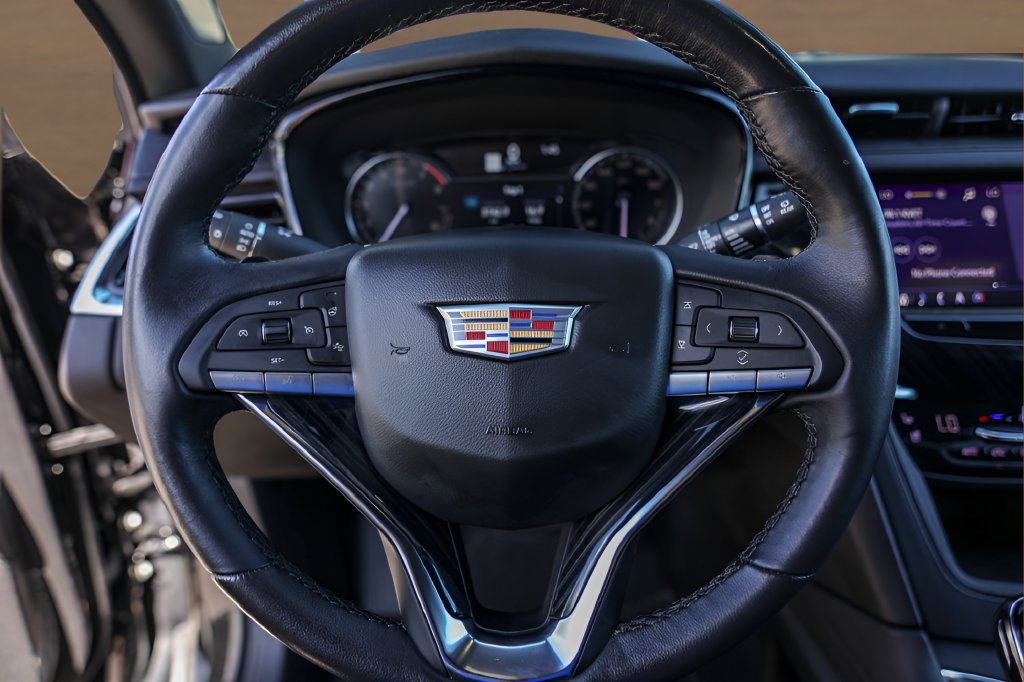 Certified 2025 Cadillac XT6 Premium Luxury FWD image 12