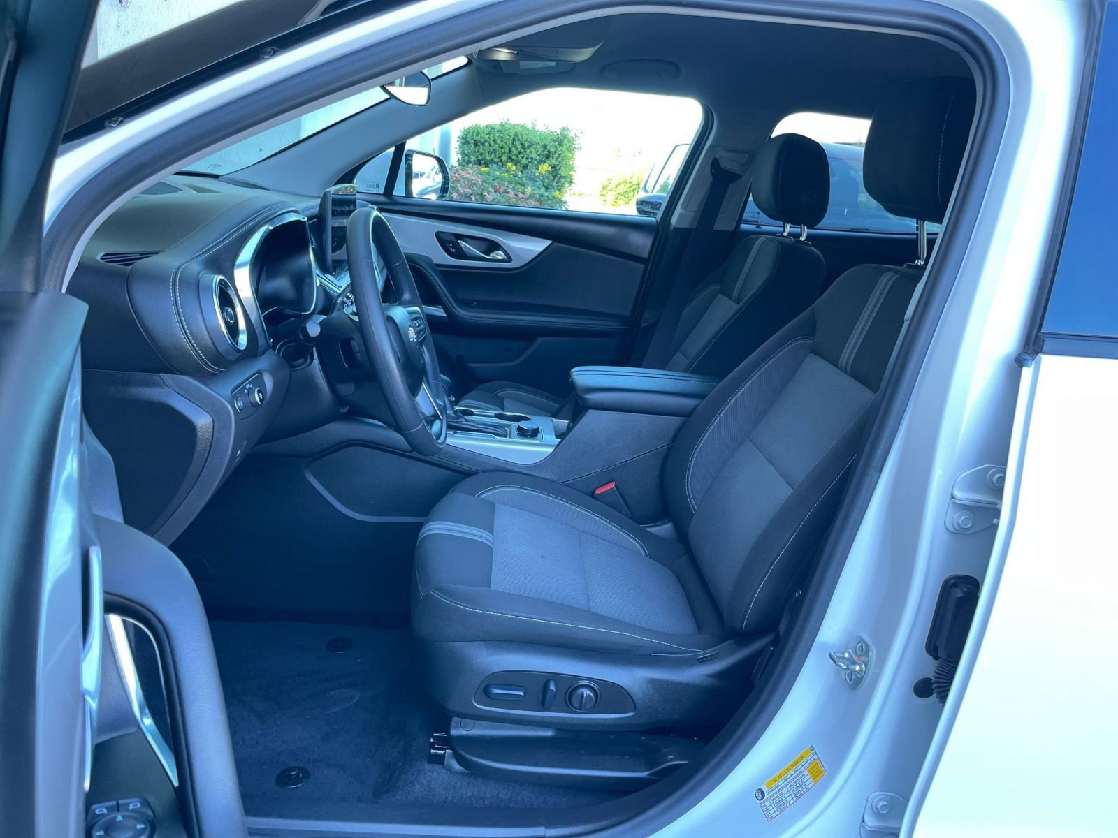 Used 2025 Chevrolet Blazer LT image 37