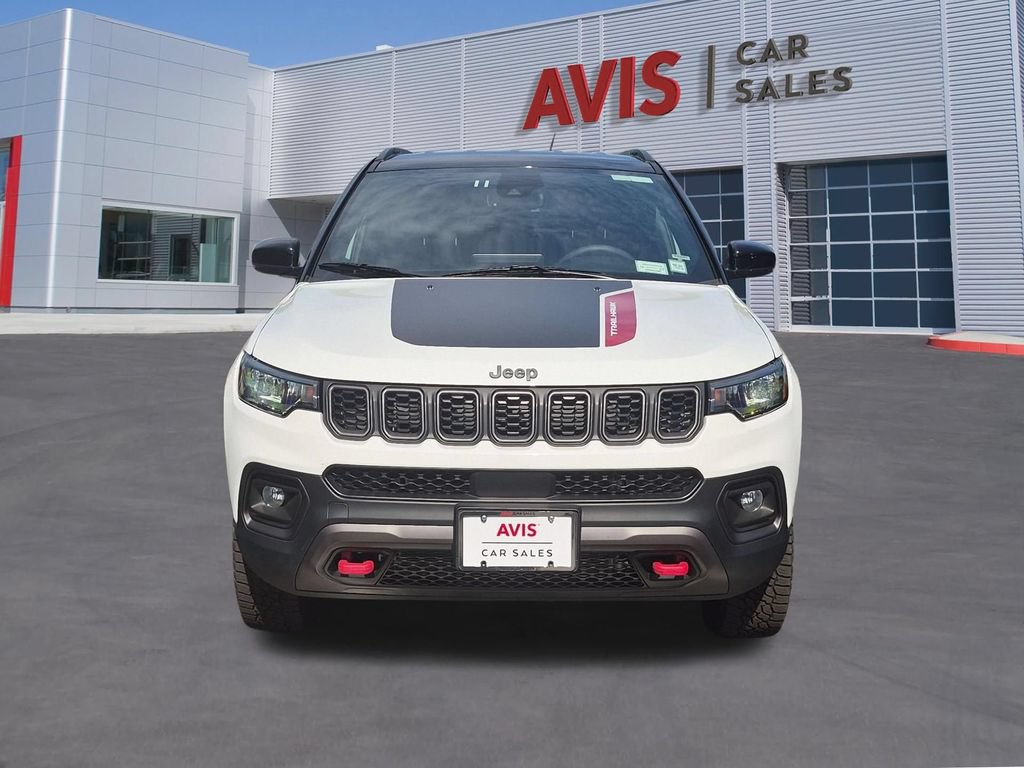Used 2025 Jeep Compass Trailhawk AWD/4WD image 2