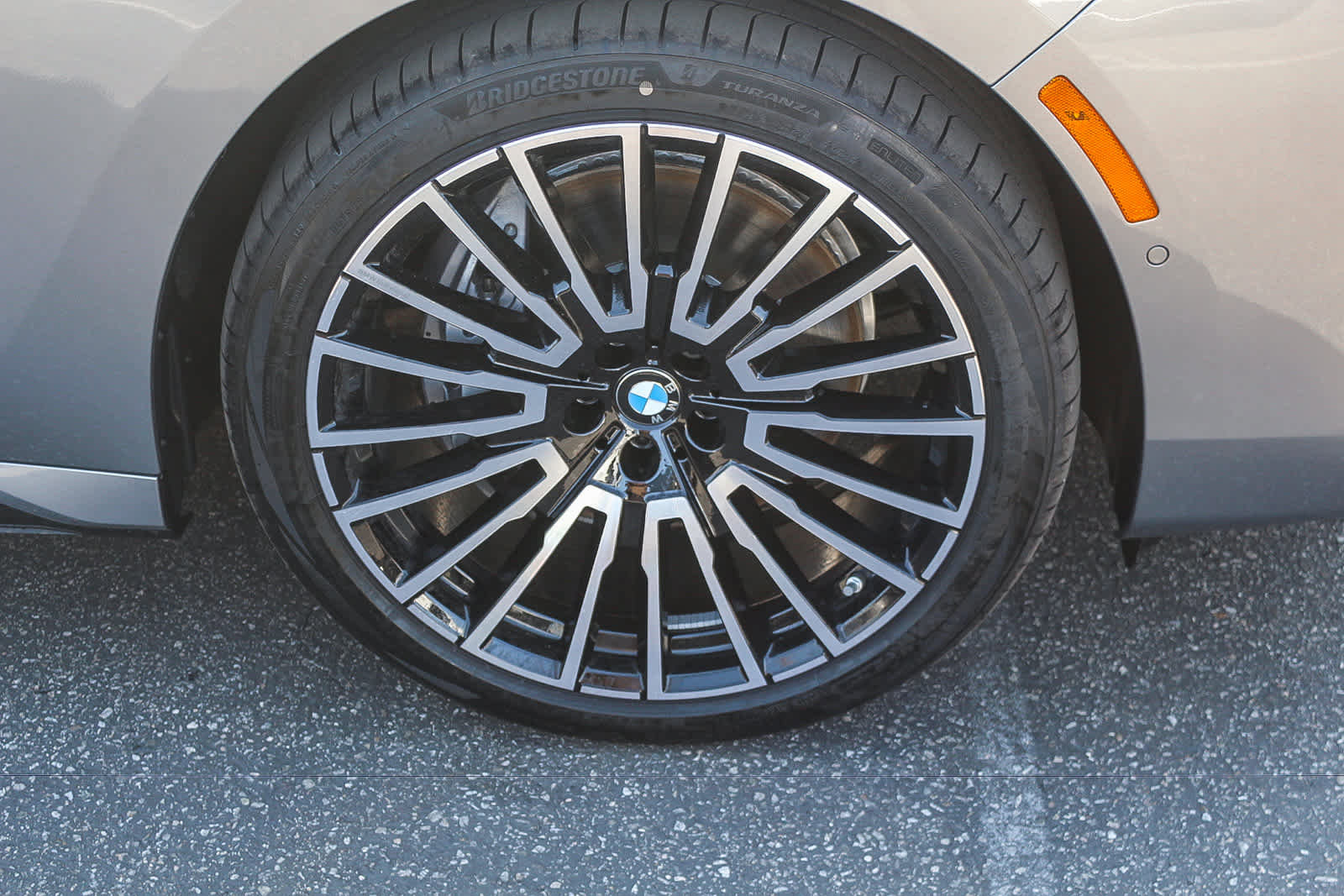New 2026 BMW 740i w/ Premium Package RWD image 9