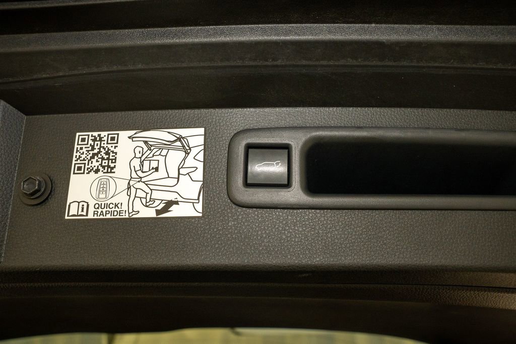 Certified 2024 Toyota Highlander XLE image 6