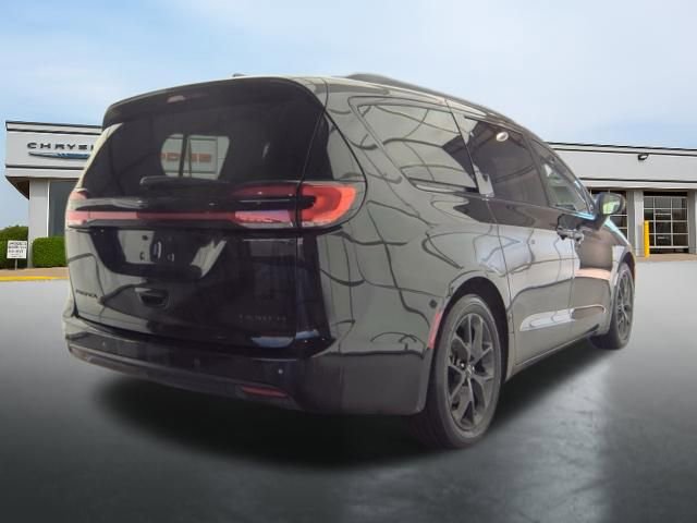 Used 2025 Chrysler Pacifica Limited FWD image 5