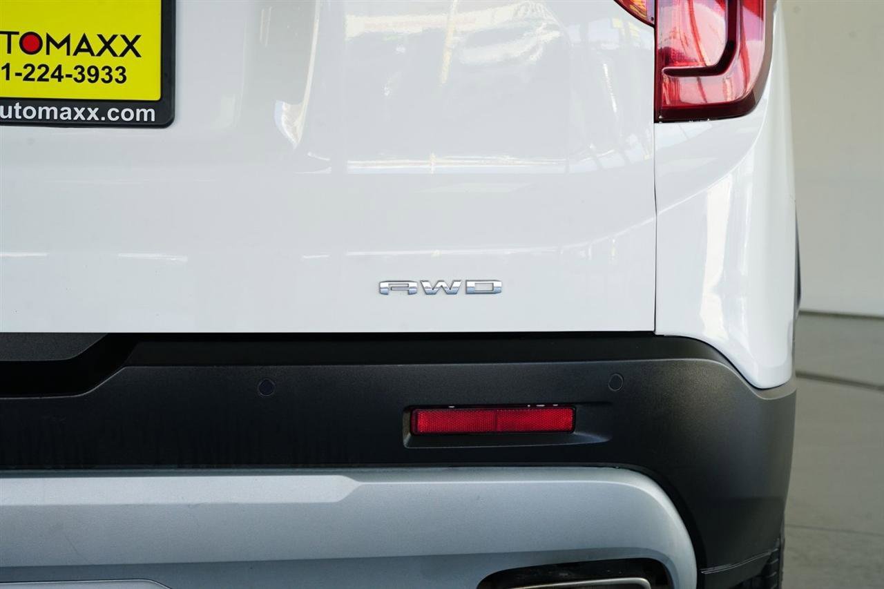 Used 2023 GMC Acadia SLT image 9