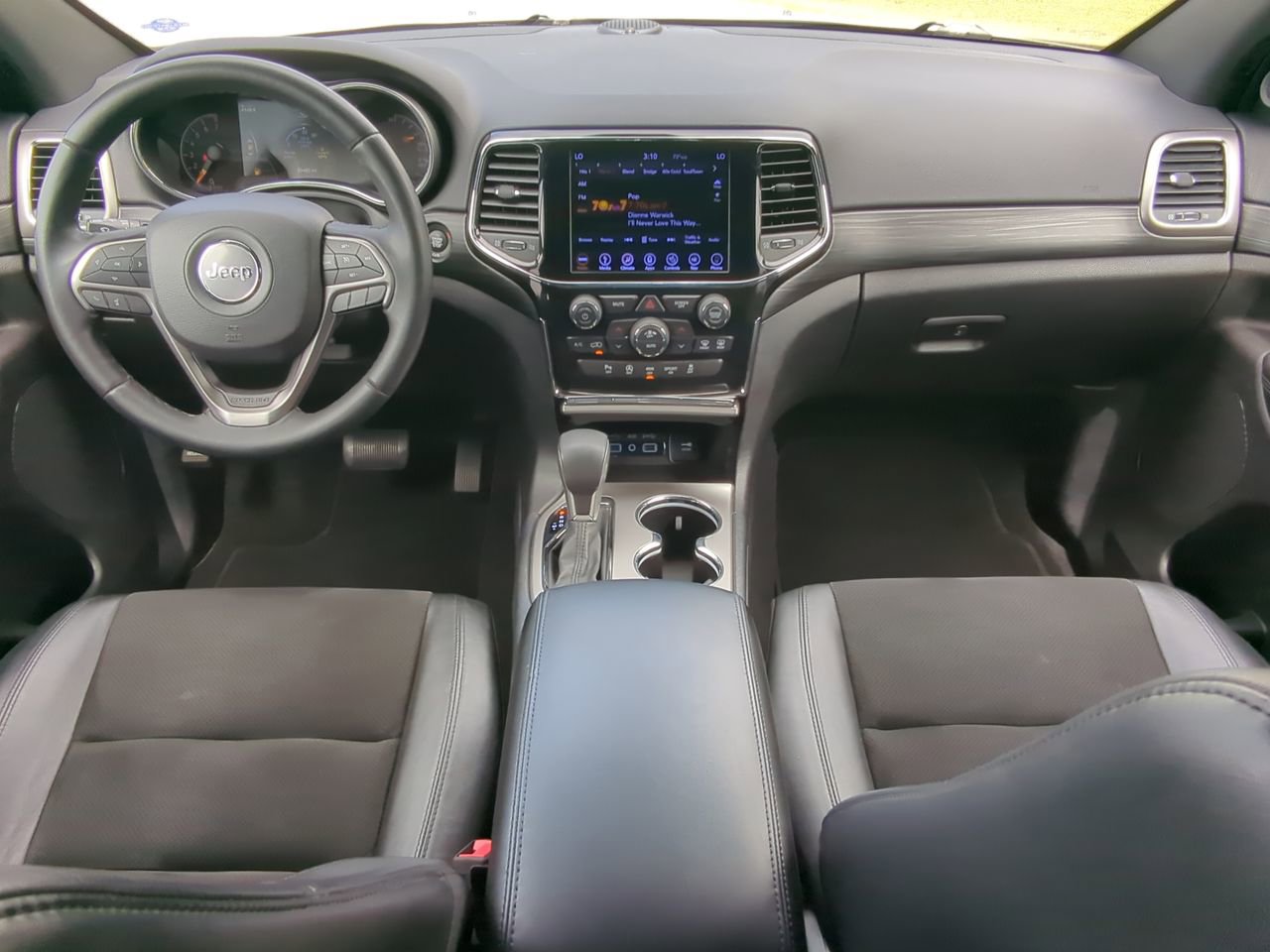 Used 2019 Jeep Grand Cherokee Laredo w/ Laredo X Package image 13