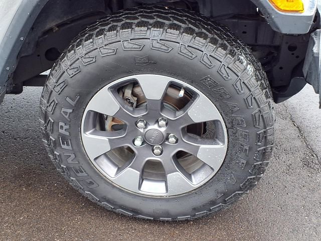 Used 2018 Jeep Wrangler Unlimited Sahara w/ Dual Top Group AWD/4WD image 24