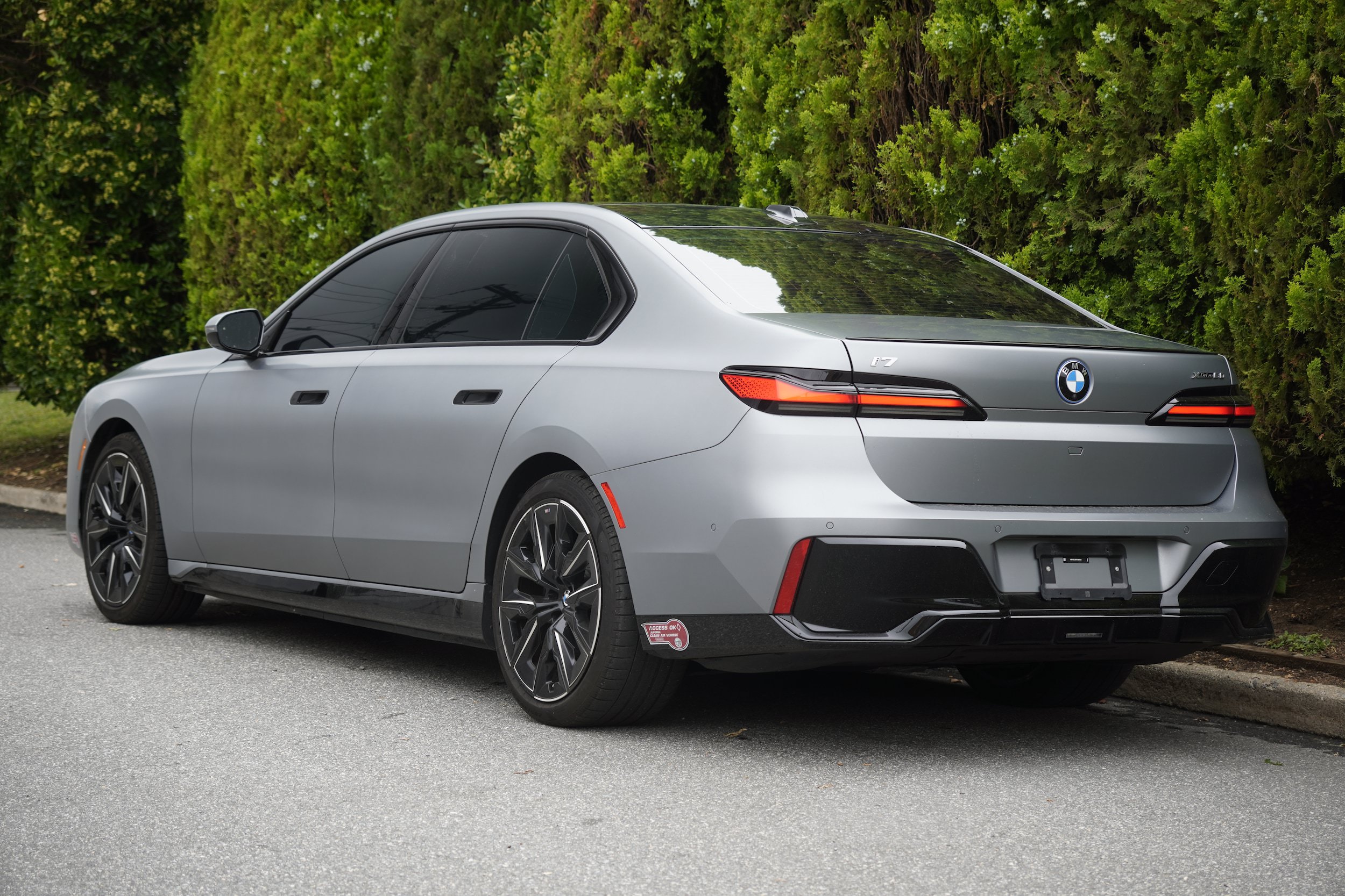 Used 2023 BMW i7 xDrive60 w/ Parking Assistance Package AWD/4WD image 5