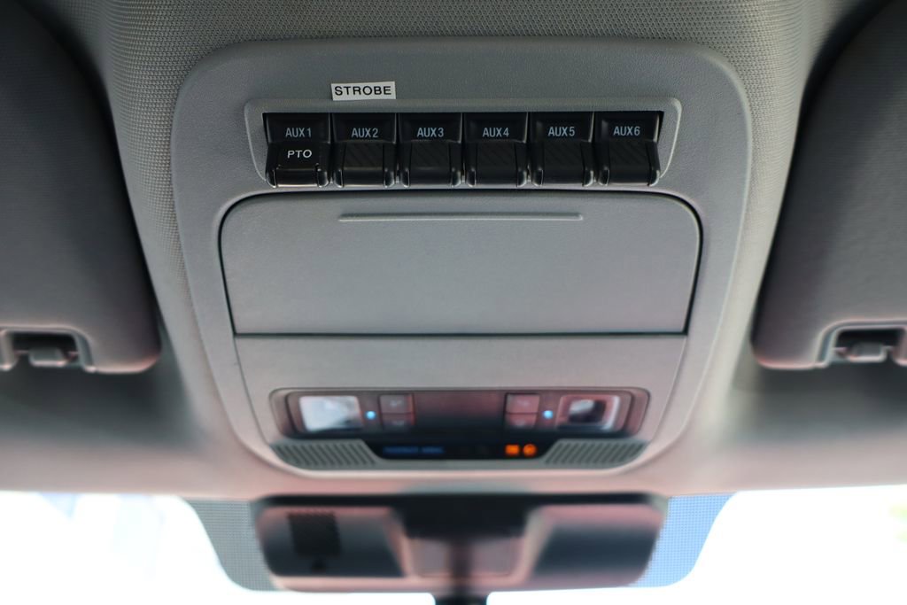 Used 2023 Ford F550 4x4 Regular Cab Super Duty image 33