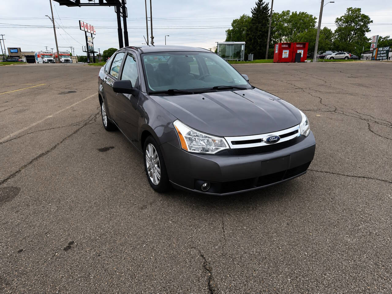 Used 2010 Ford Focus SEL FWD image 2