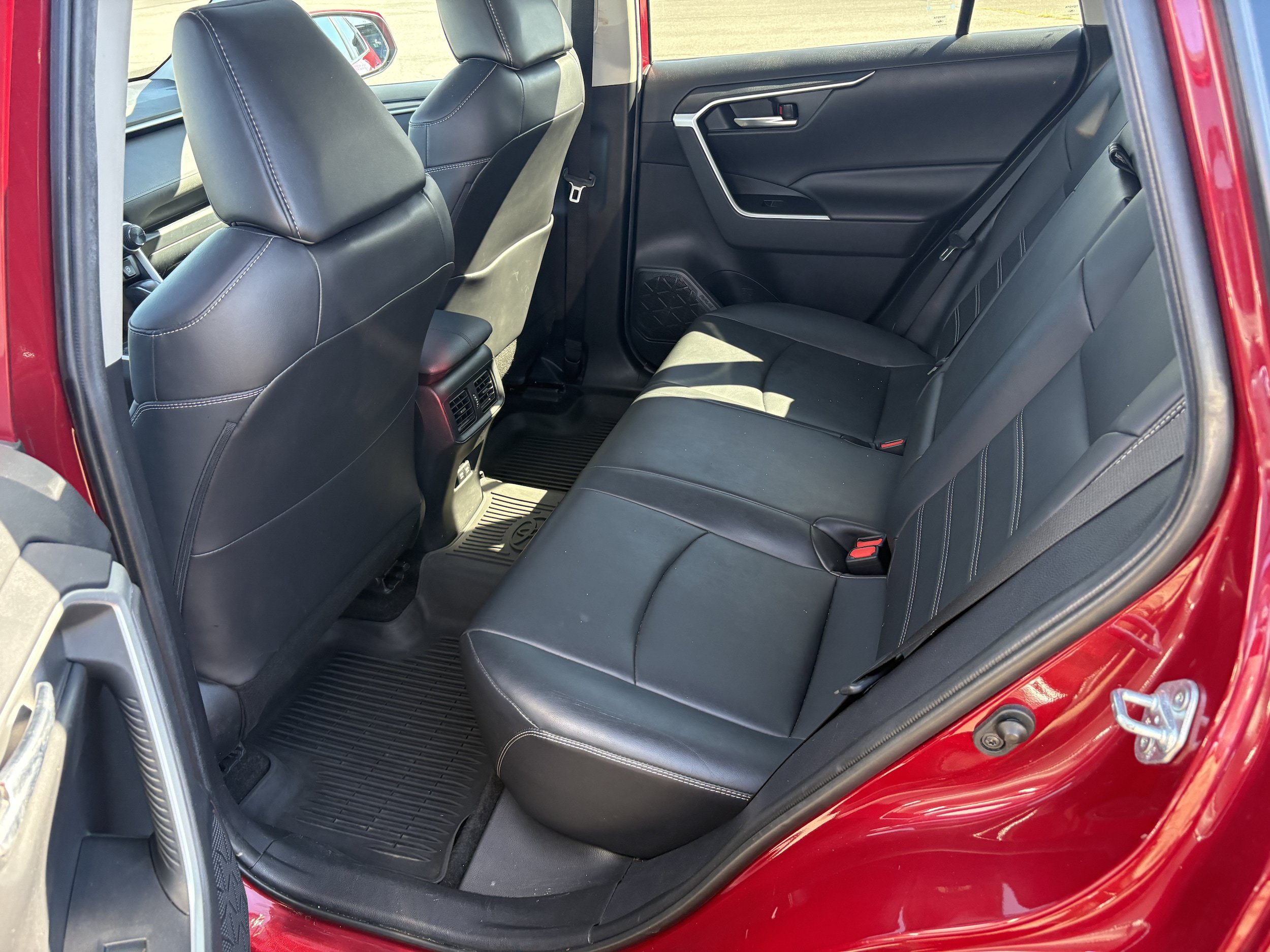 Used 2020 Toyota RAV4 XLE Premium AWD/4WD image 7