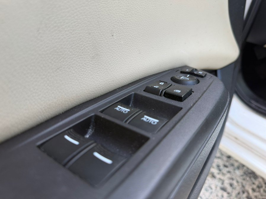 Used 2013 Acura ILX w/ Technology Package FWD image 25