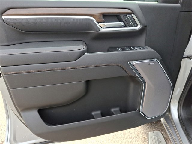 Used 2025 Chevrolet Silverado 2500 High Country w/ High Country Premium Package image 9