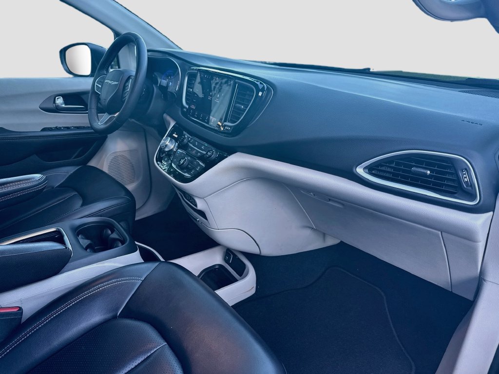 Used 2023 Chrysler Pacifica Touring-L FWD image 32