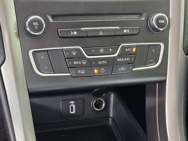 Used 2017 Ford Fusion SE w/ Fusion SE Technology Package image 20