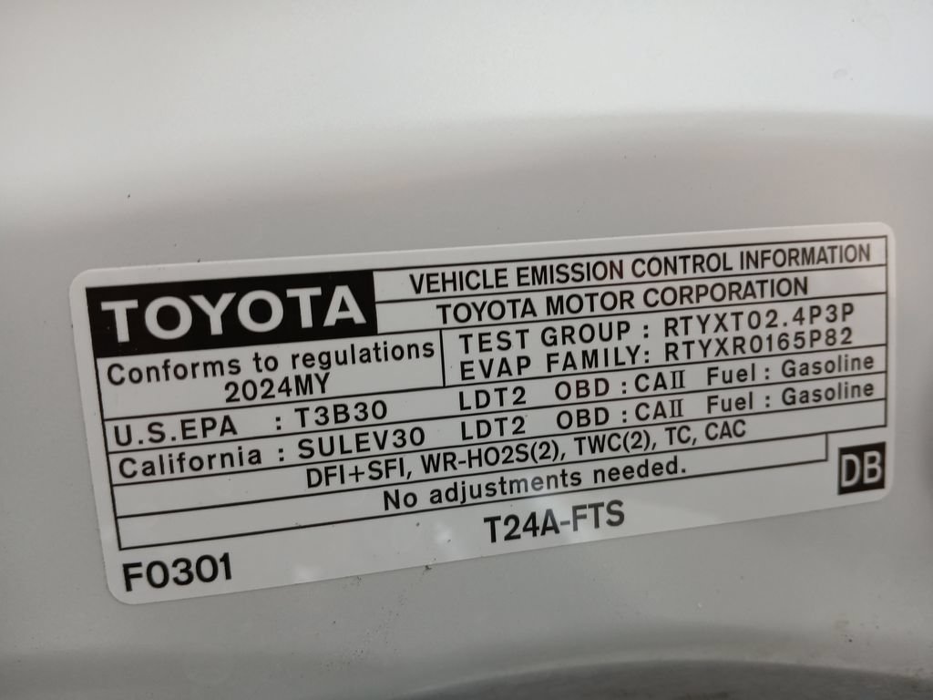 Used 2024 Toyota Highlander LE FWD image 35