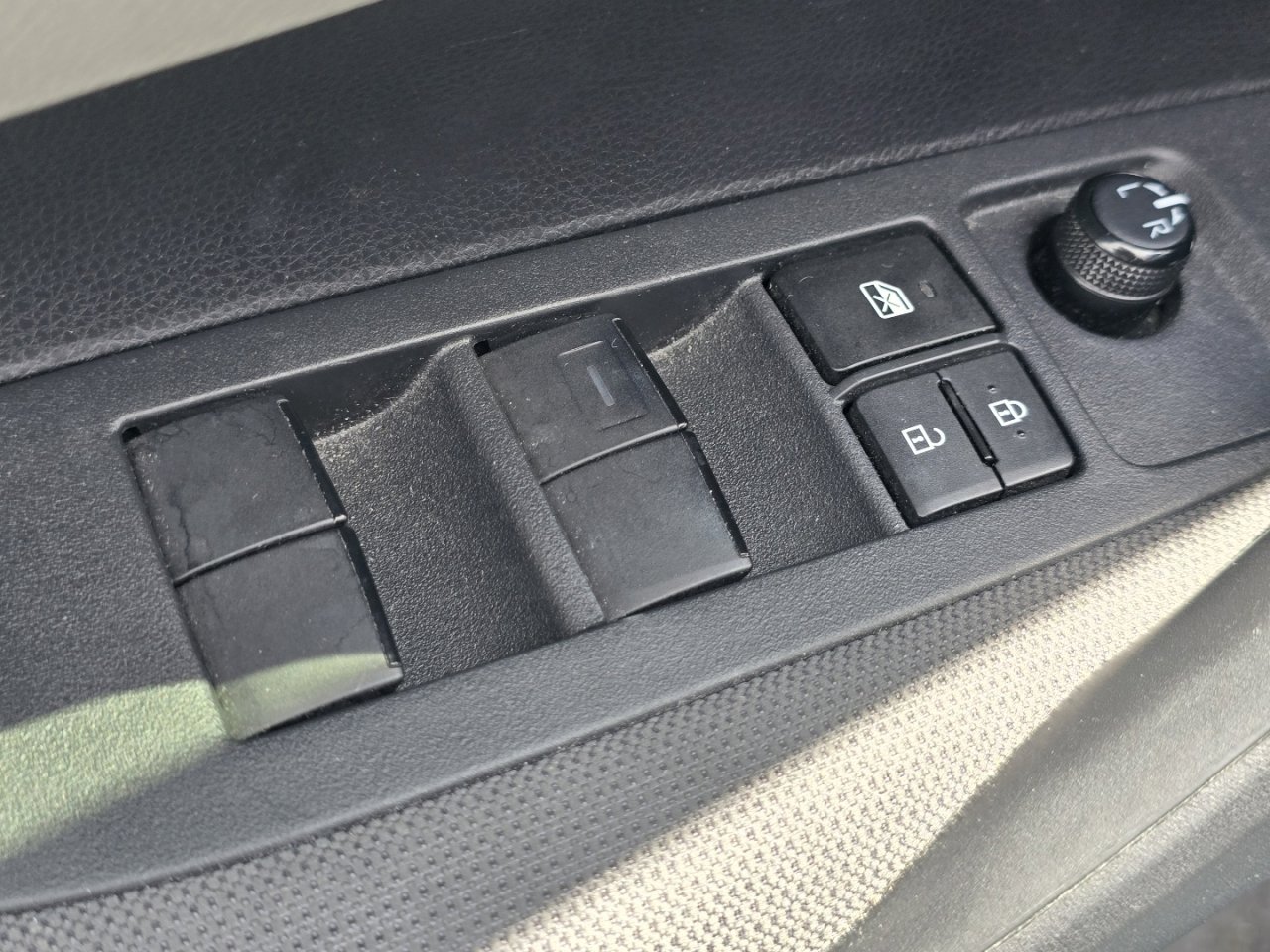 Used 2020 Toyota Corolla LE image 14