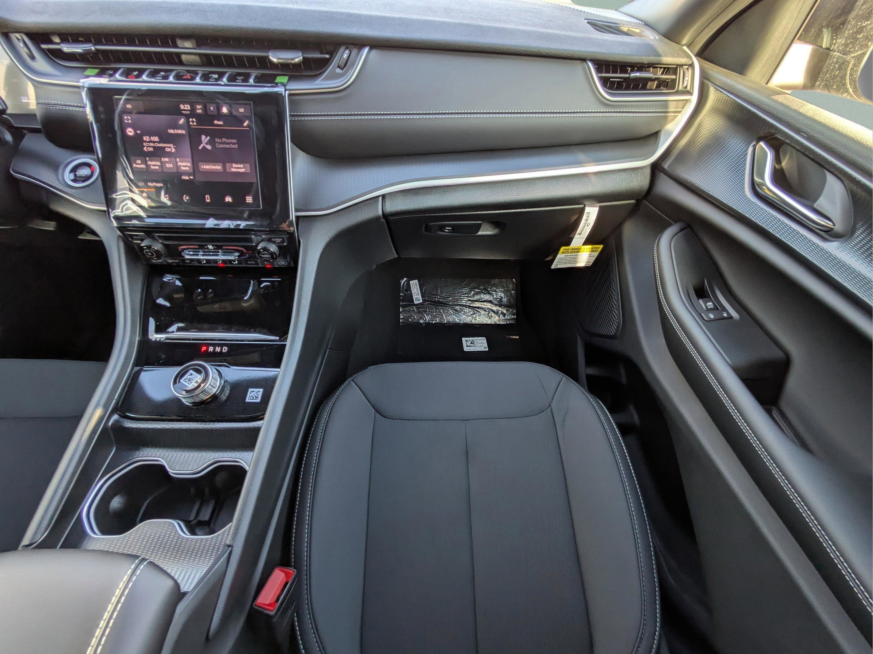 New 2025 Jeep Grand Cherokee L Laredo image 18