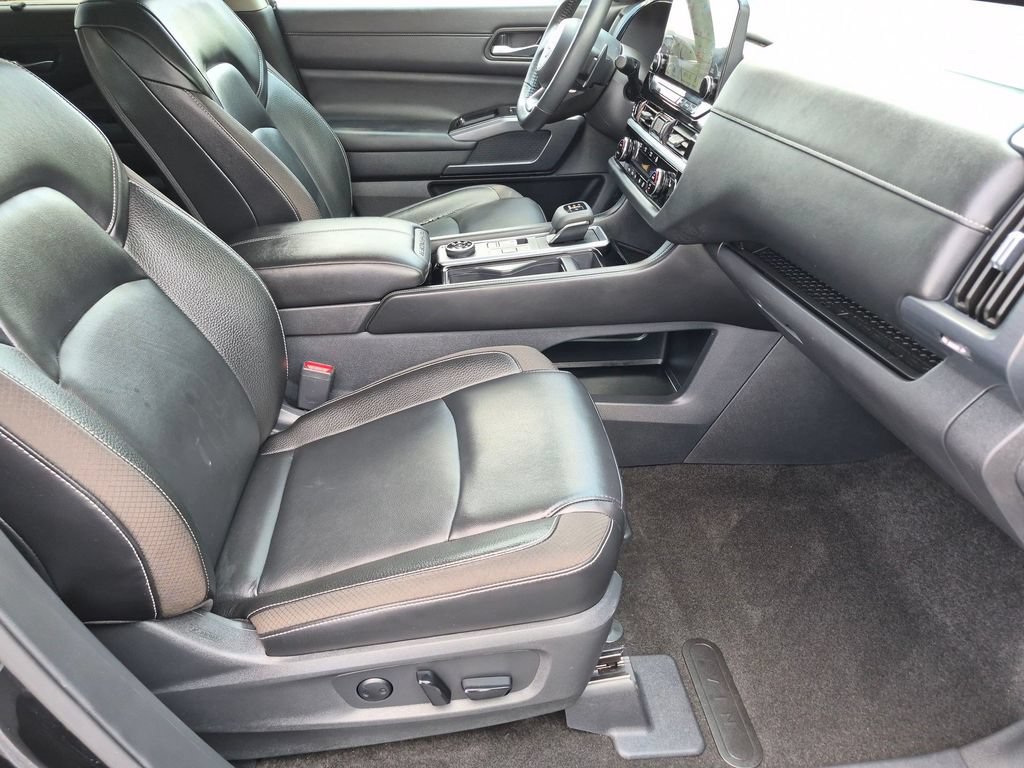 Used 2024 Nissan Pathfinder SL w/ SL Premium Package AWD/4WD image 33