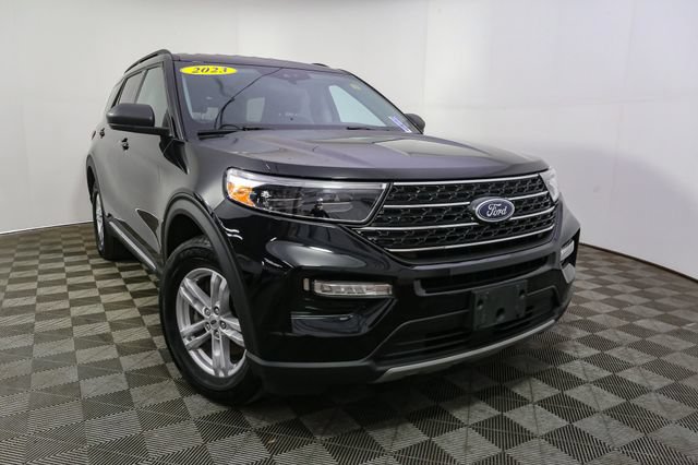 Used 2023 Ford Explorer XLT w/ Equipment Group 202A AWD/4WD image 3