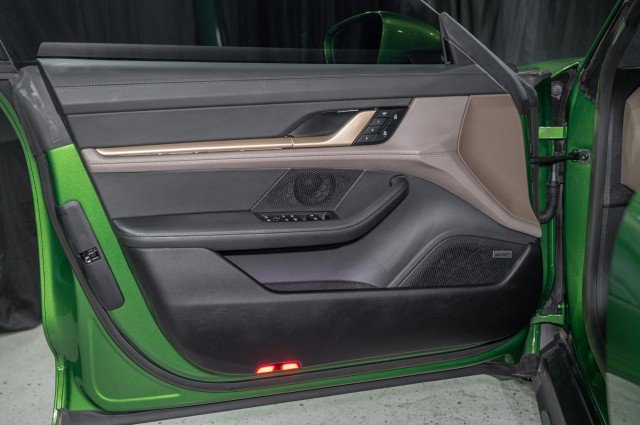 Used 2023 Porsche Taycan image 9