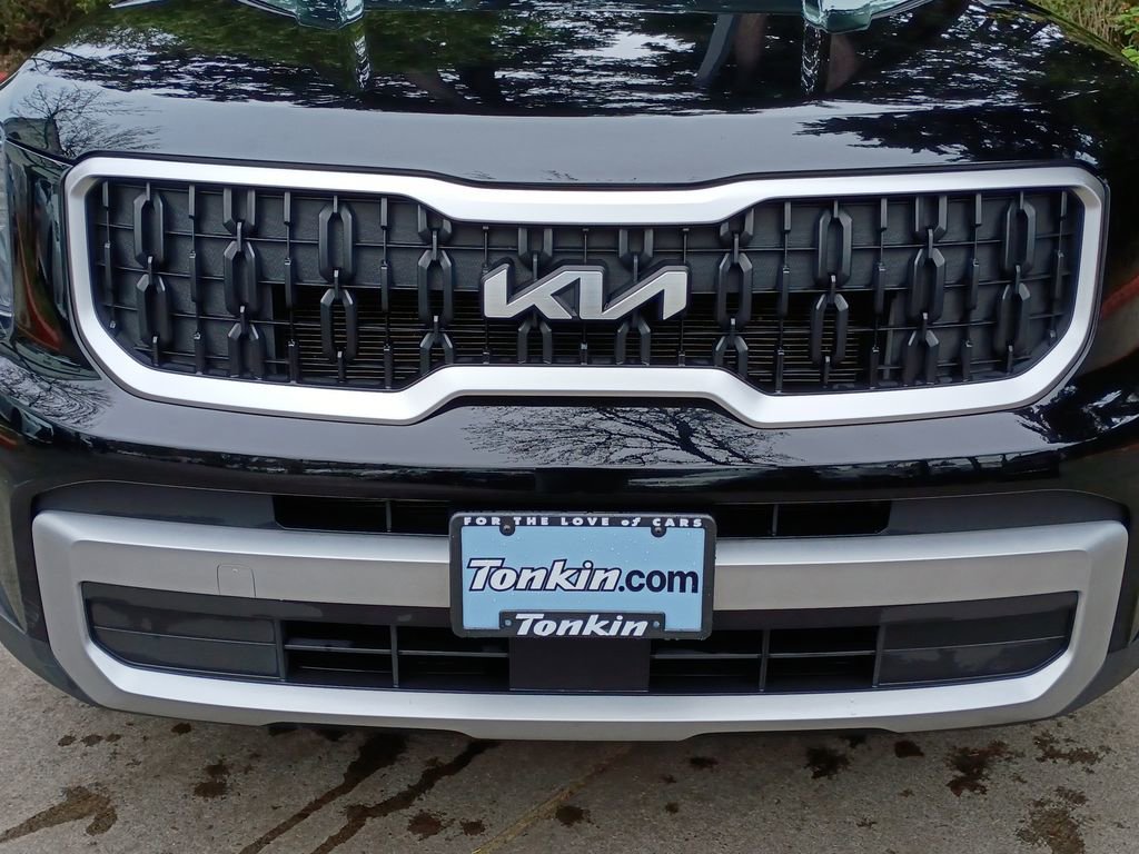 Used 2023 Kia Telluride EX w/ EX Captain's Chair Package AWD/4WD image 12