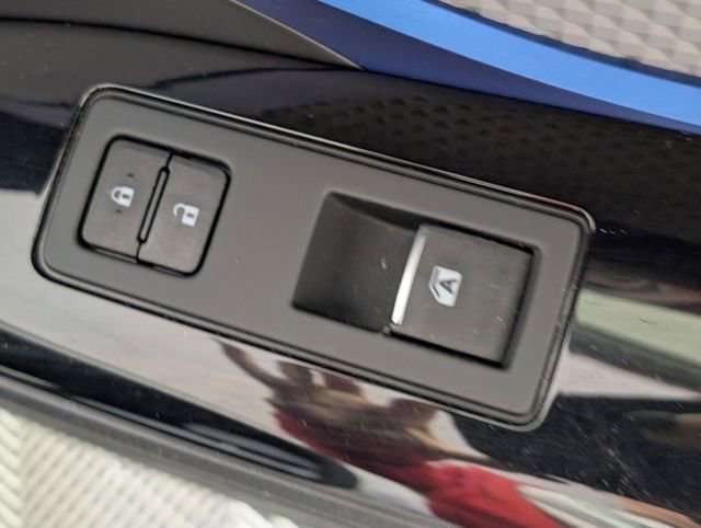 Used 2019 Toyota C-HR XLE FWD image 31