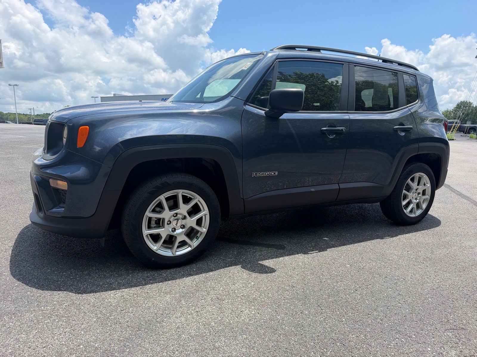 Used 2022 Jeep Renegade Latitude AWD/4WD image 10